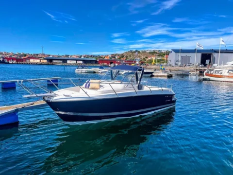 En av flera lagerbåtar till salu hos Brandt Båt i Lysekil.