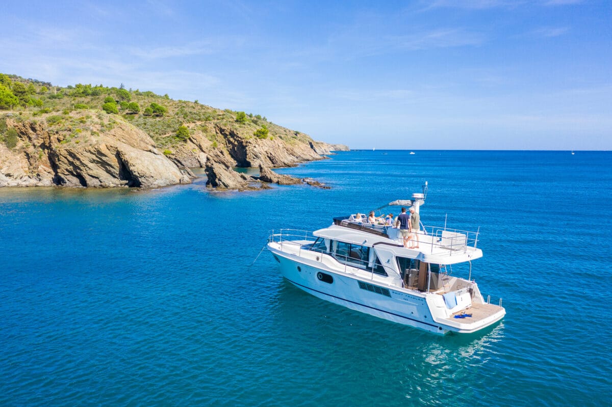 Beneteau motorbåt Swift Trawler 41 Fly hos Brandt Båt.